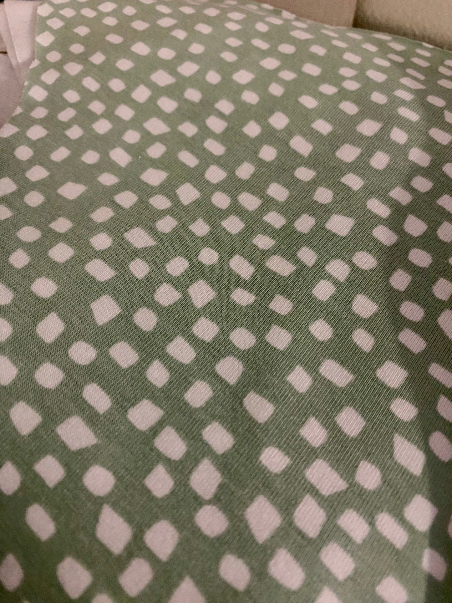 Tasku ja reguleeritavate jalakummidega sisemähe + trifold sisu